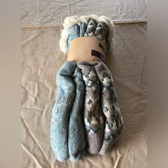 Muk Luks Two Pack Cabin Sock, Size Small/Medium New In Packaging - Picture 2 of 5